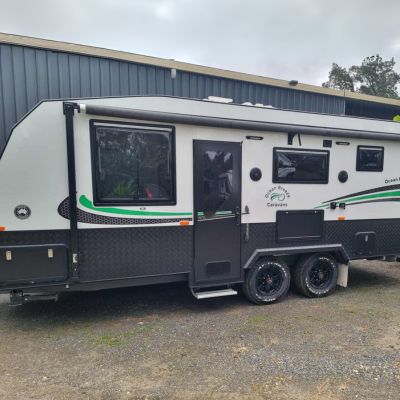 2022 Ocean Breeze Family Falcon 5 Berths Semi off road