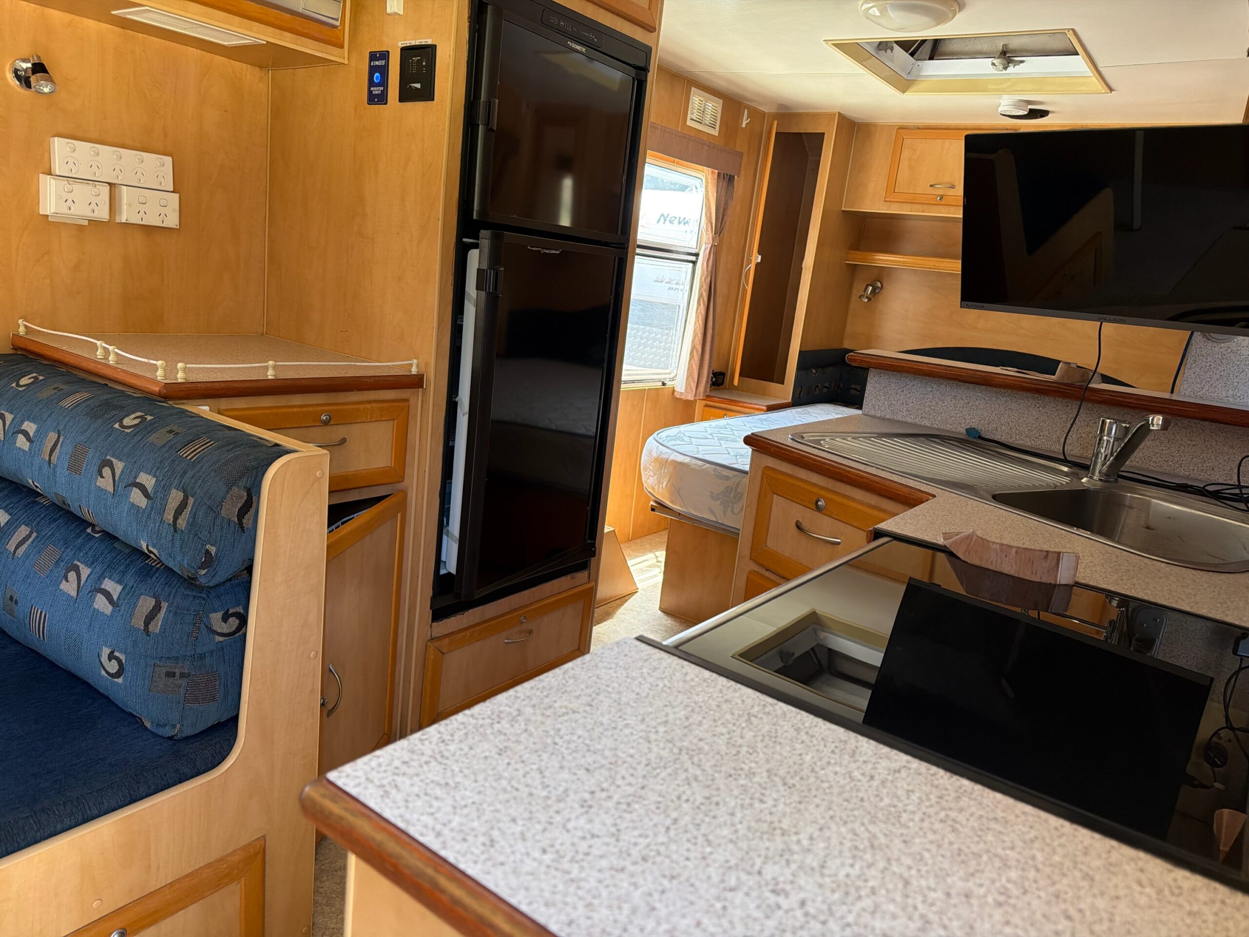 2006 Supreme Territory | Fridge | Find My Van | Caravan Broker | Caravan Sale VIC Australia