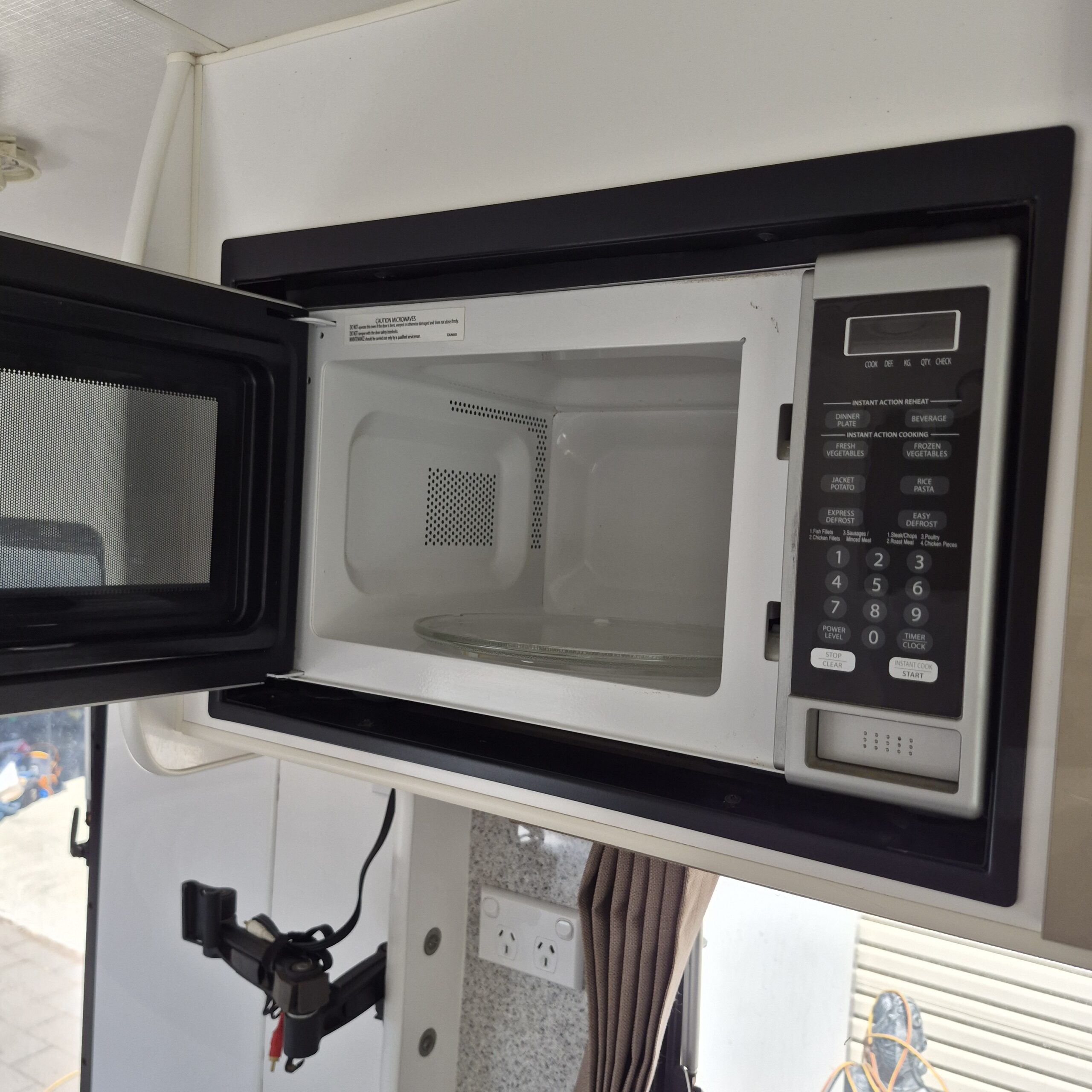 2014 Majestic Sierra Extreme | Microwave | Find My Van | Caravan Broker | Caravan for sale in SA Australia