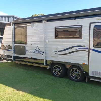 2017 Colorado Summit 2 Berths Semi off road (1)