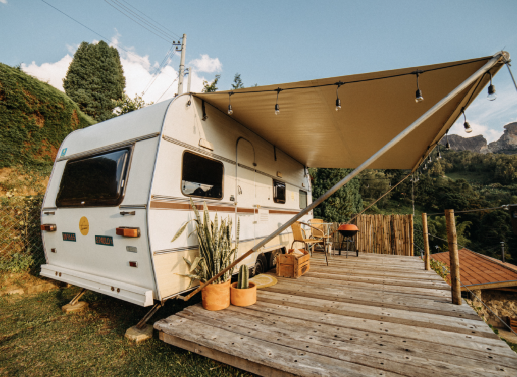 caravan turn to home